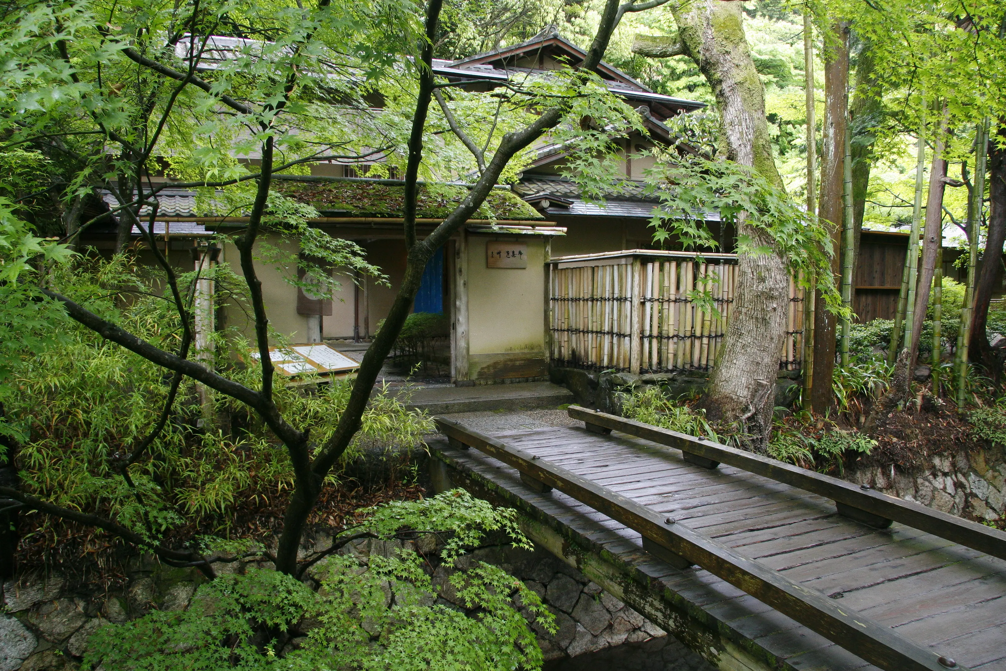 T 京都町屋 竹製五字刻飾品 「澤庵」茶室看板 The Glass Tea House Mondrian - Japanese — Hiroshi Sugimoto
